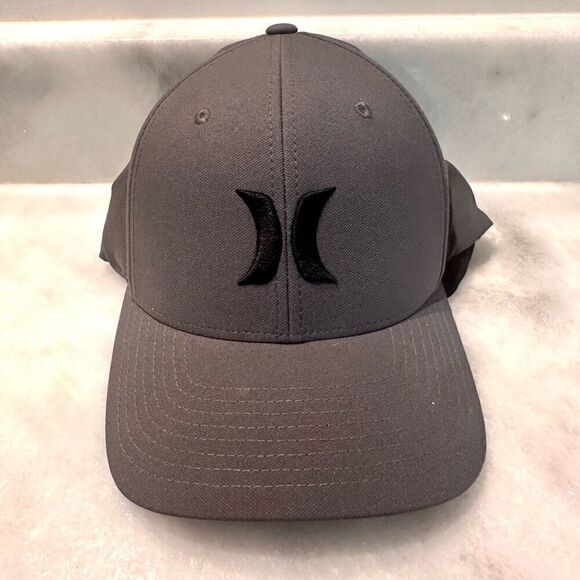 Hurley Flexfit Yupoong Structured Six-Panel Fitted Baseball Cap Gray L-XL - Picture 1 of 3